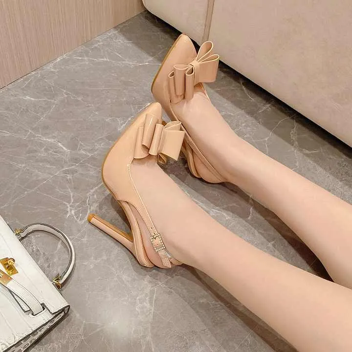 صنادل كعب رفيع جديدة مدببة مع عقدة فيونكةNew Pointed Toe High Heel Sandals With Bowknot