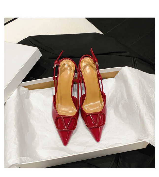 حذاء باوتو فارغ جديد ربيعي فرنسيNew spring French hollow baotou shoes