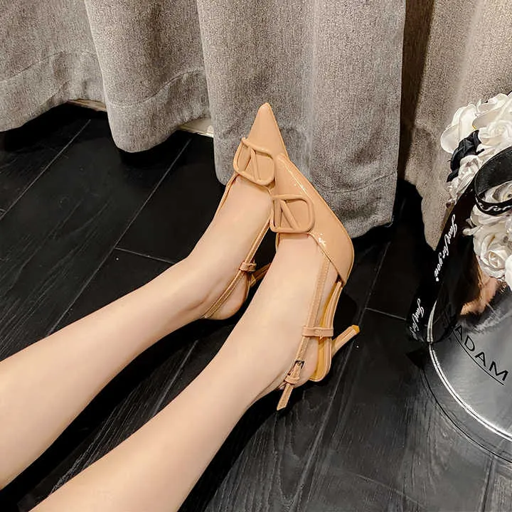 حذاء باوتو فارغ جديد ربيعي فرنسيNew spring French hollow baotou shoes