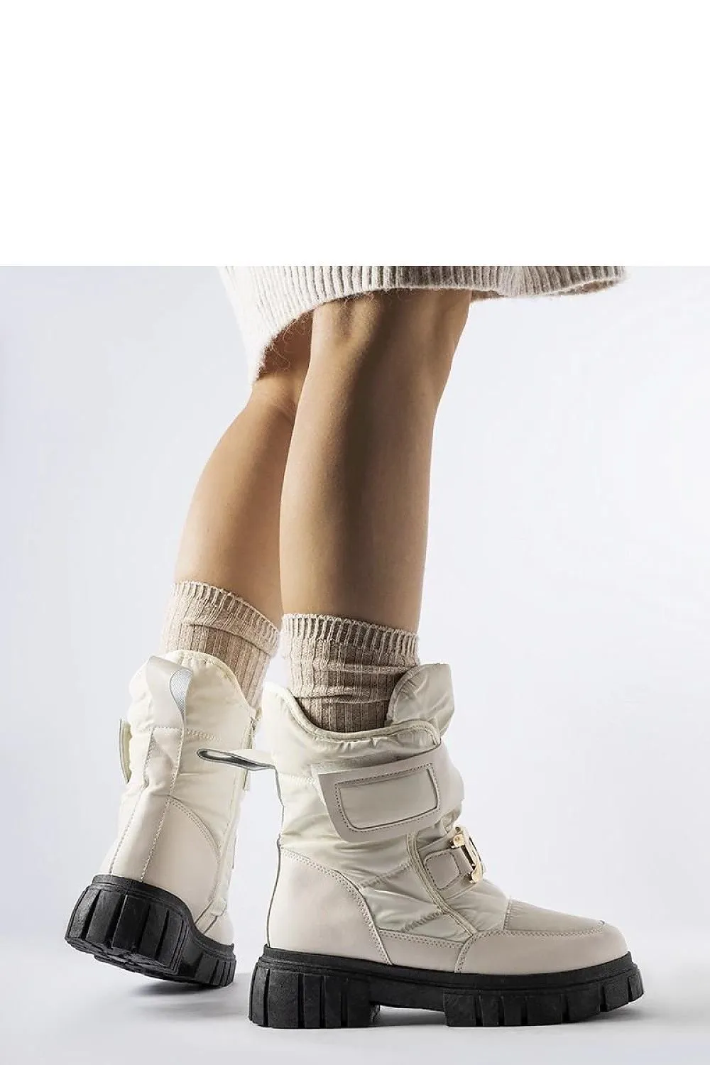 Black snow boots with a decorative buckle
