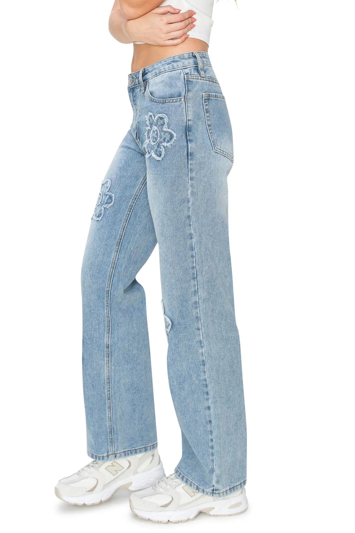 Daisy Embroidered Low Rise Baggy Jeans - Light Wash