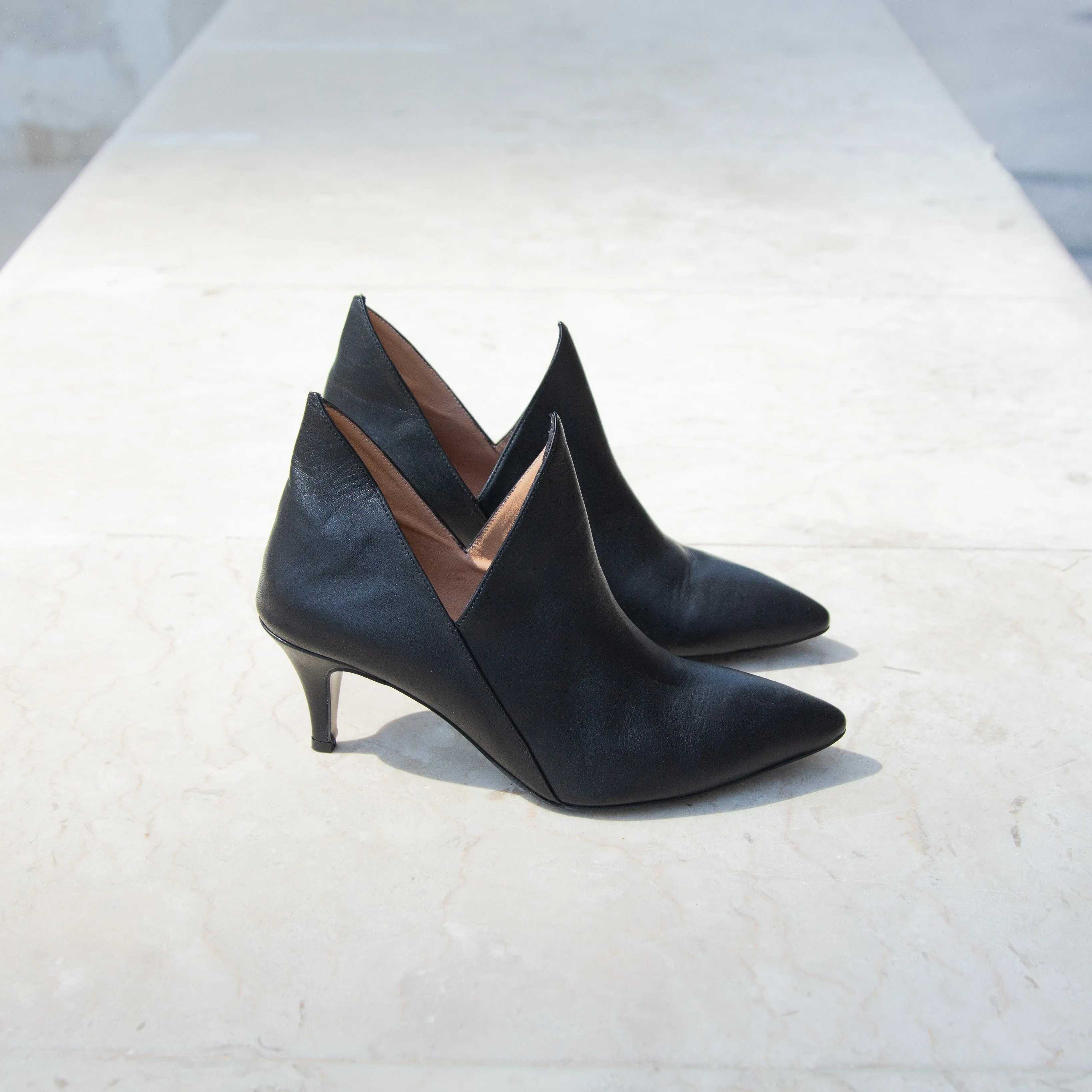 Elara black boot