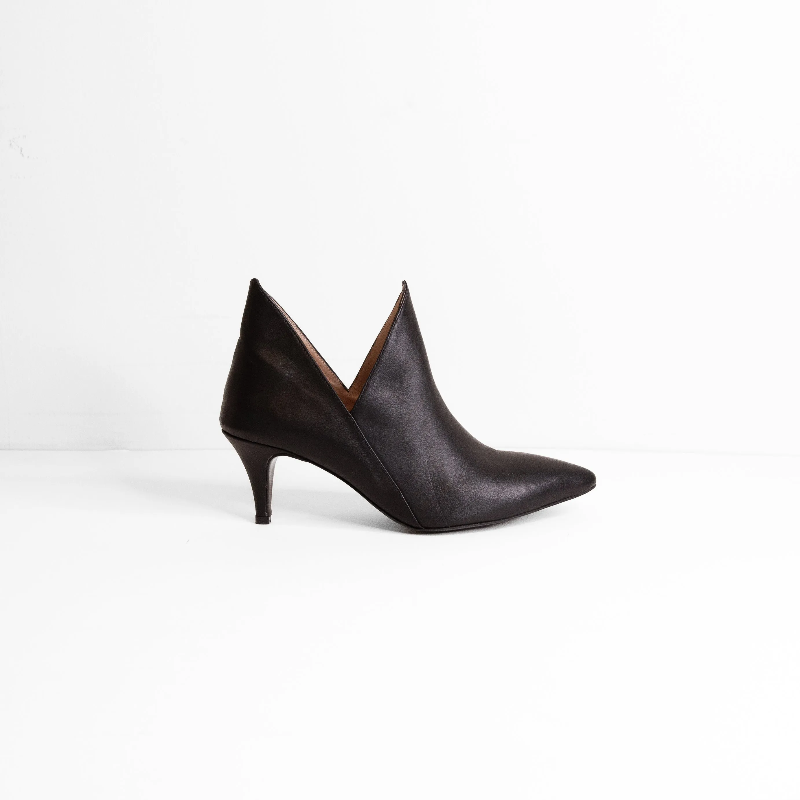Elara black boot