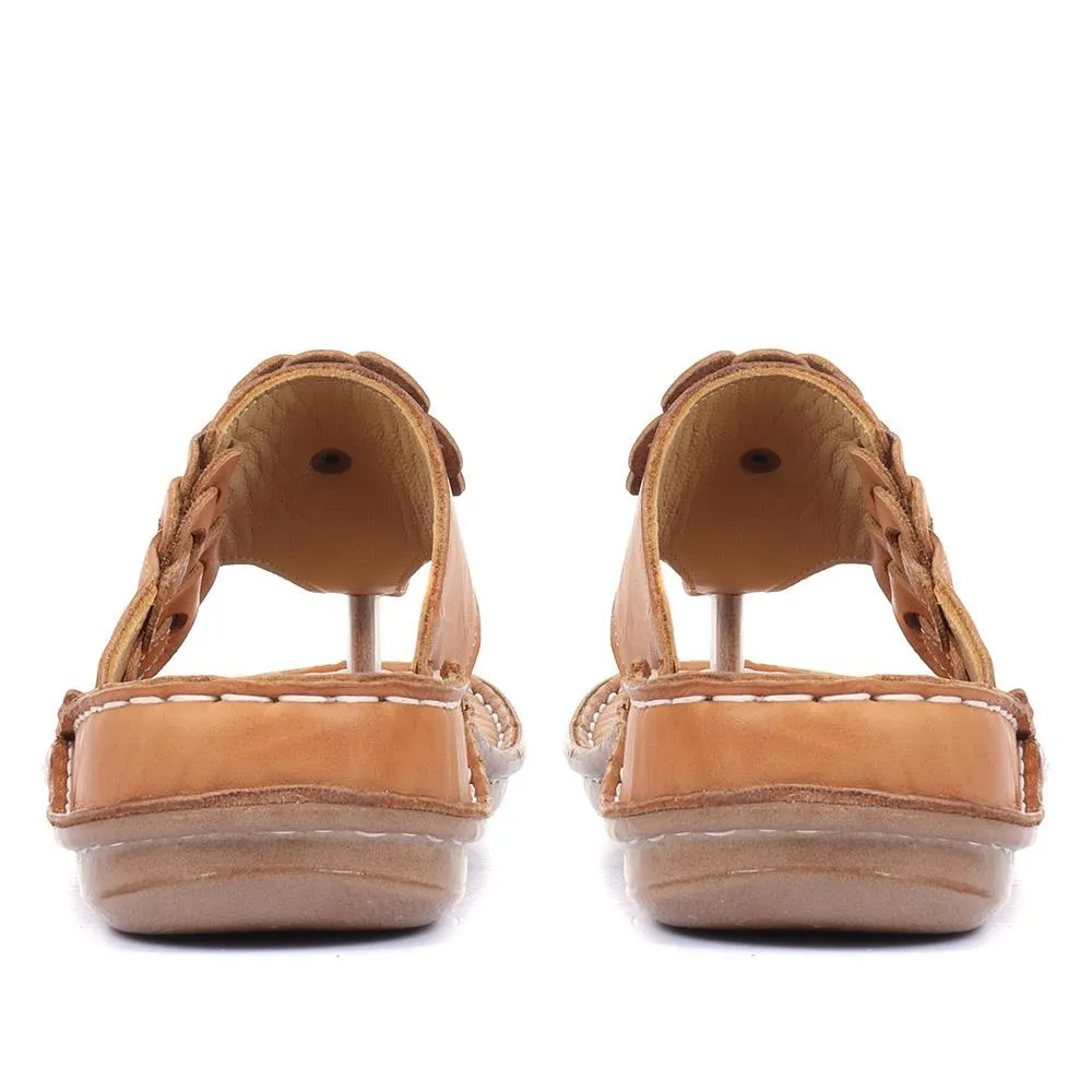 Leather Floral Toe-Post Sandals - CAY33001 / 319 988