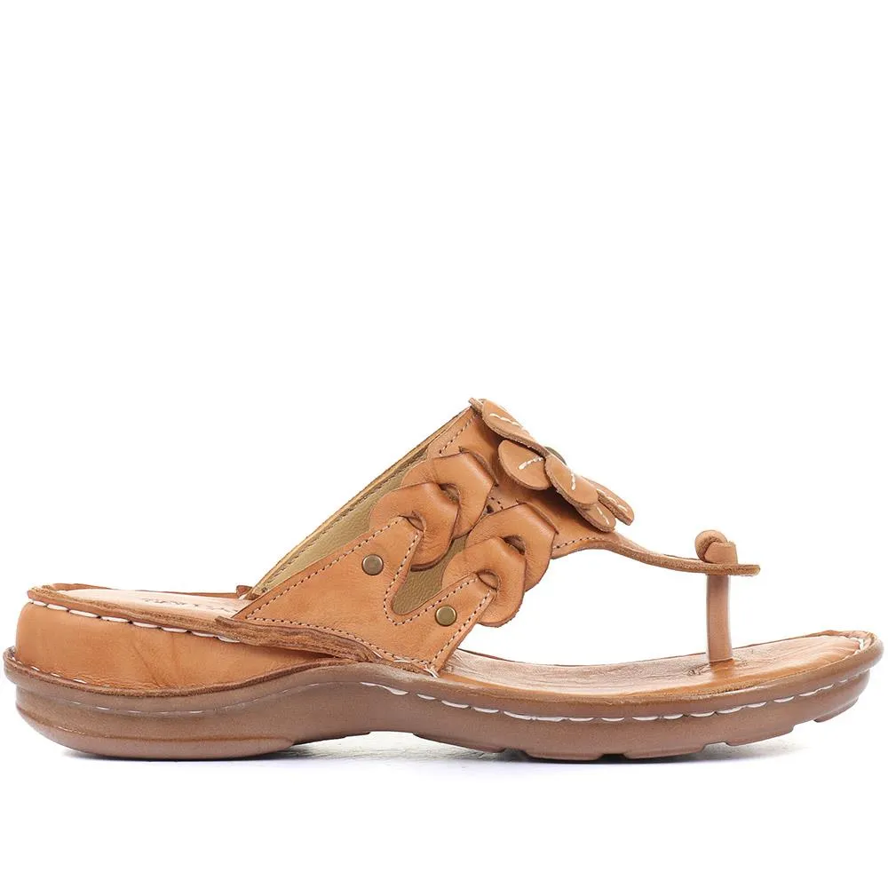 Leather Floral Toe-Post Sandals - CAY33001 / 319 988