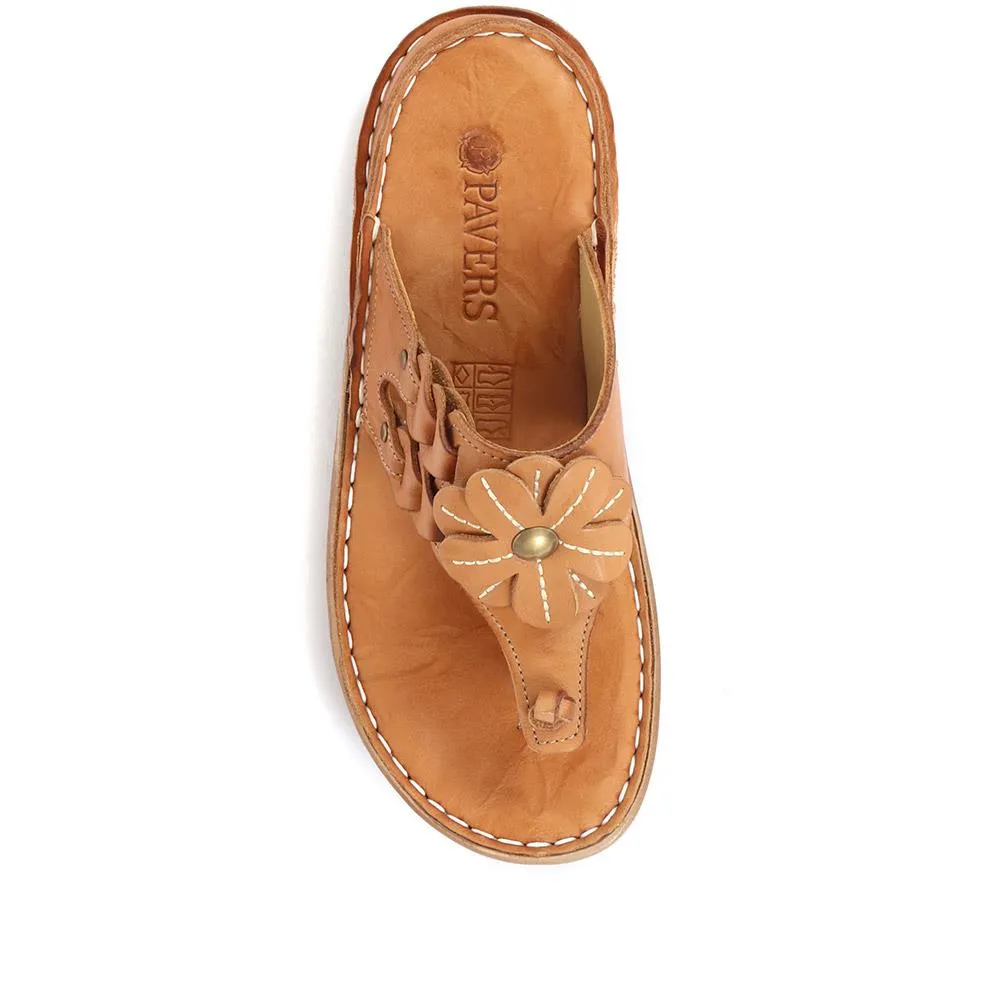 Leather Floral Toe-Post Sandals - CAY33001 / 319 988