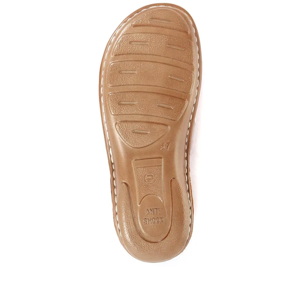 Leather Floral Toe-Post Sandals - CAY33001 / 319 988