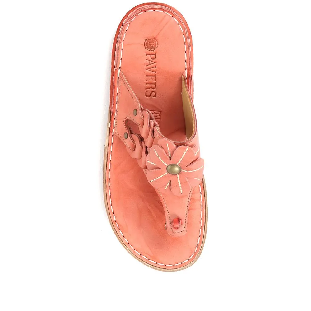 Leather Floral Toe-Post Sandals - CAY33001 / 319 988